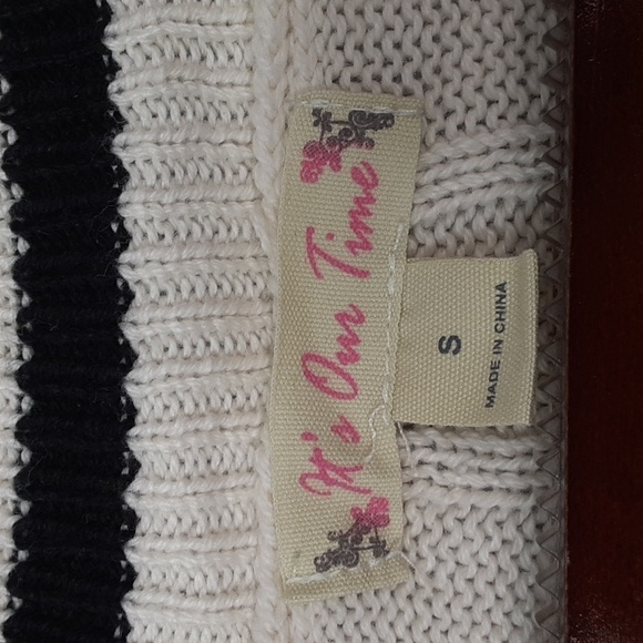 It's Our Time Oversized Cable Knit Ivory Navy Pocket Vest - Picture 3 of 8